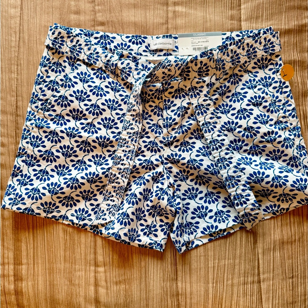 Women’s Classic White/Blue Floral Shorts Size 12 Belted NWT by Liz Claiborne